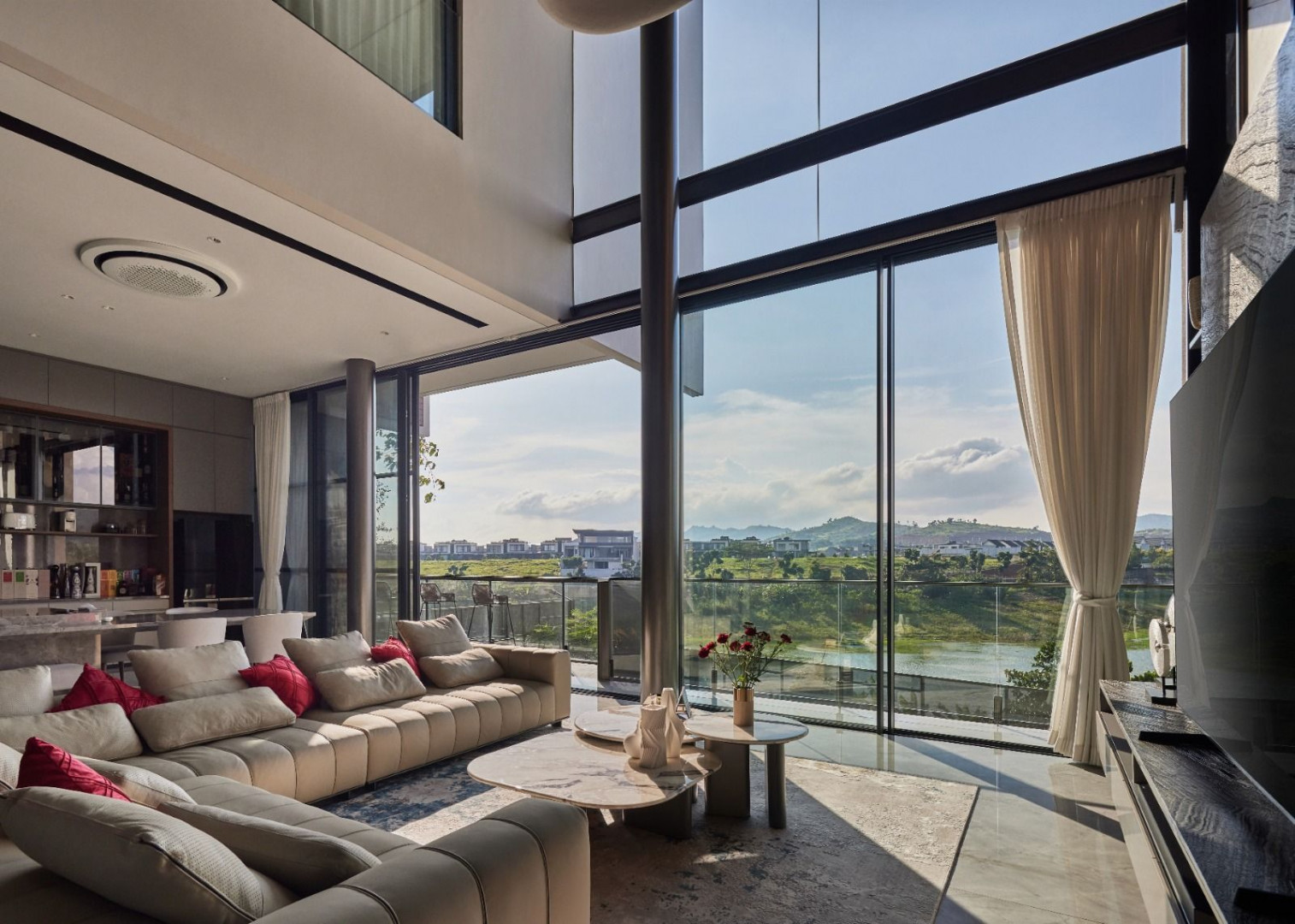 DN House Incorporates Nature into A Modern Living