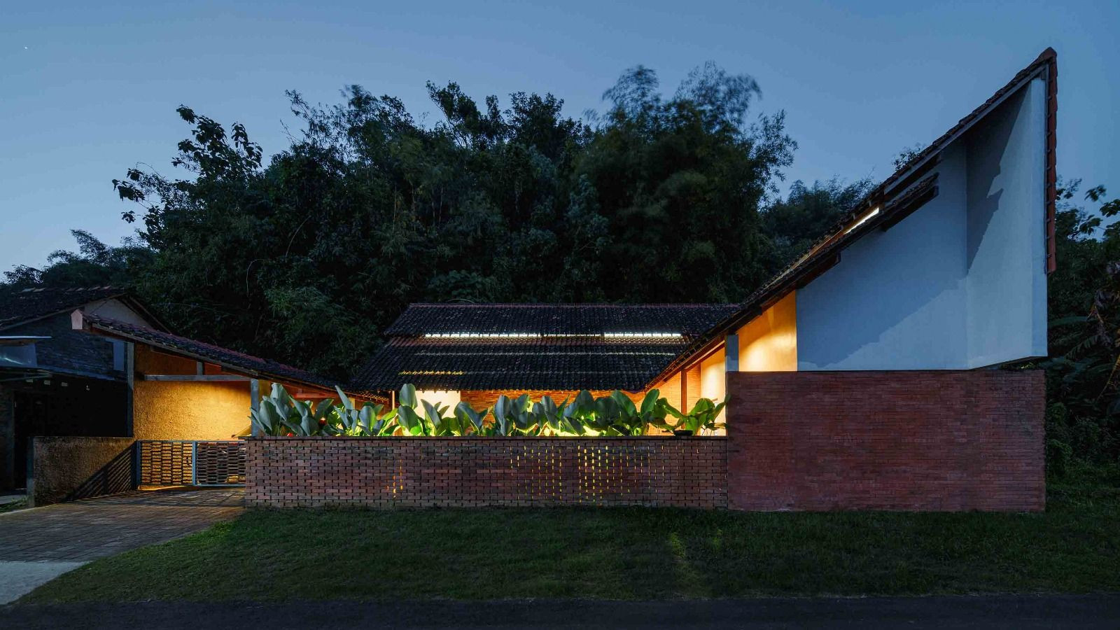 Omahdesa Reinterprets Local Architecture Wisdom Through Materials, Craftsmanship, and Passive Design Omahdesa Reinterprets Local Architecture Wisdom Through Materials, Craftsmanship, and Passive Design
