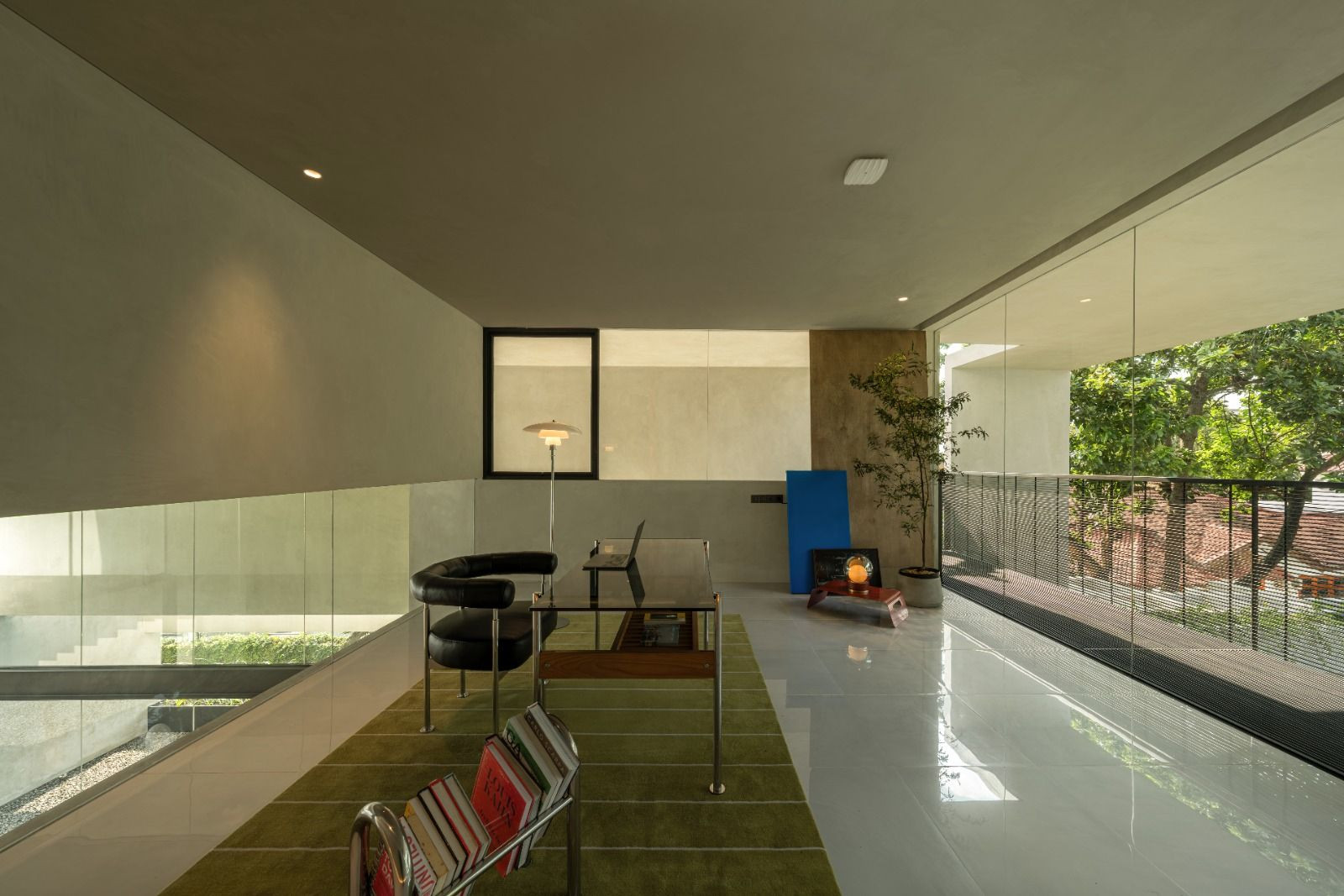 Coffer House, A Resort-Inspired Brutalist Home with Rhythm of Space