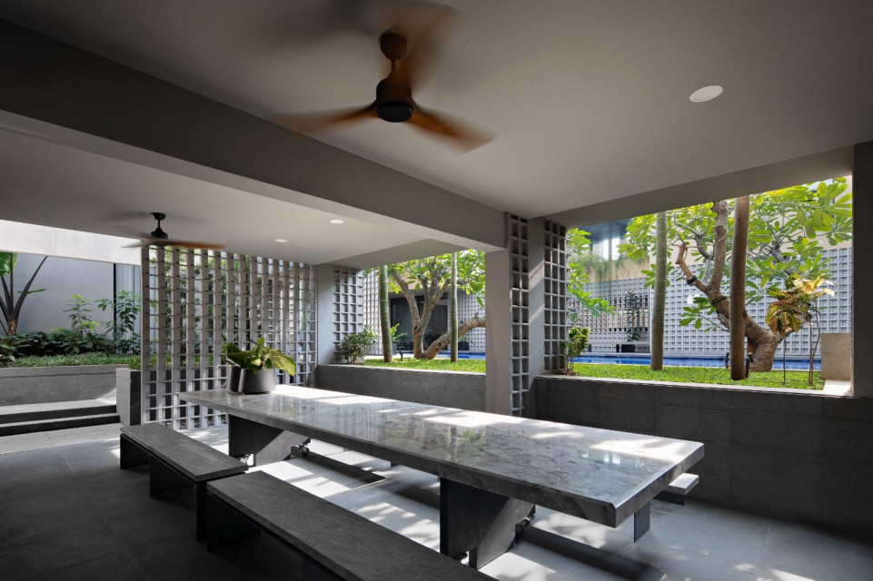 The Gritted Grid, A Multi-Generational Private Retreat with Opulence and Nature in Balance