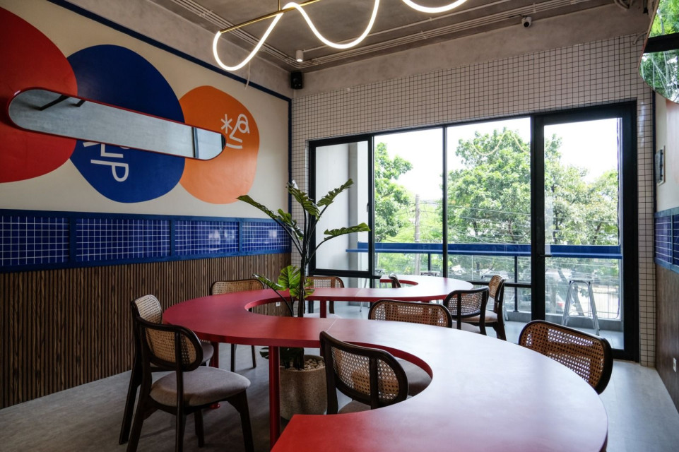 Dirasa Noodles & Coffee Highlights Colour and Form to Elevate Dining Experience