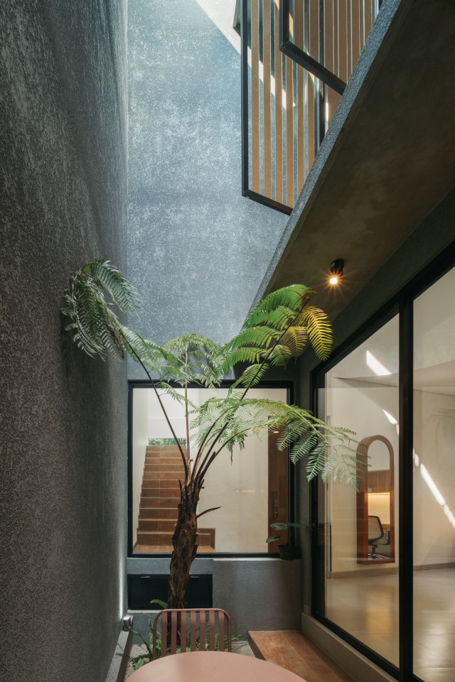 The Duality in the Design of Santhree House