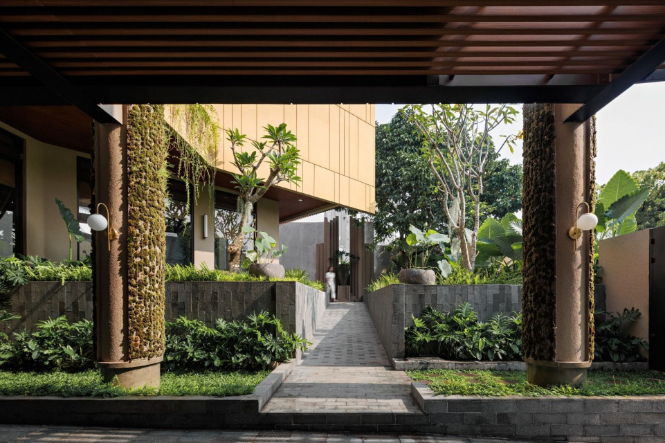 Himawari House, A Calm Retreat Amidst Busy Urban Setting Himawari House, A Calm Retreat Amidst Busy Urban Setting