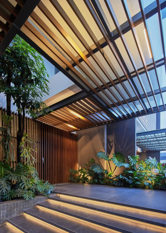 DN House Incorporates Nature into A Modern Living