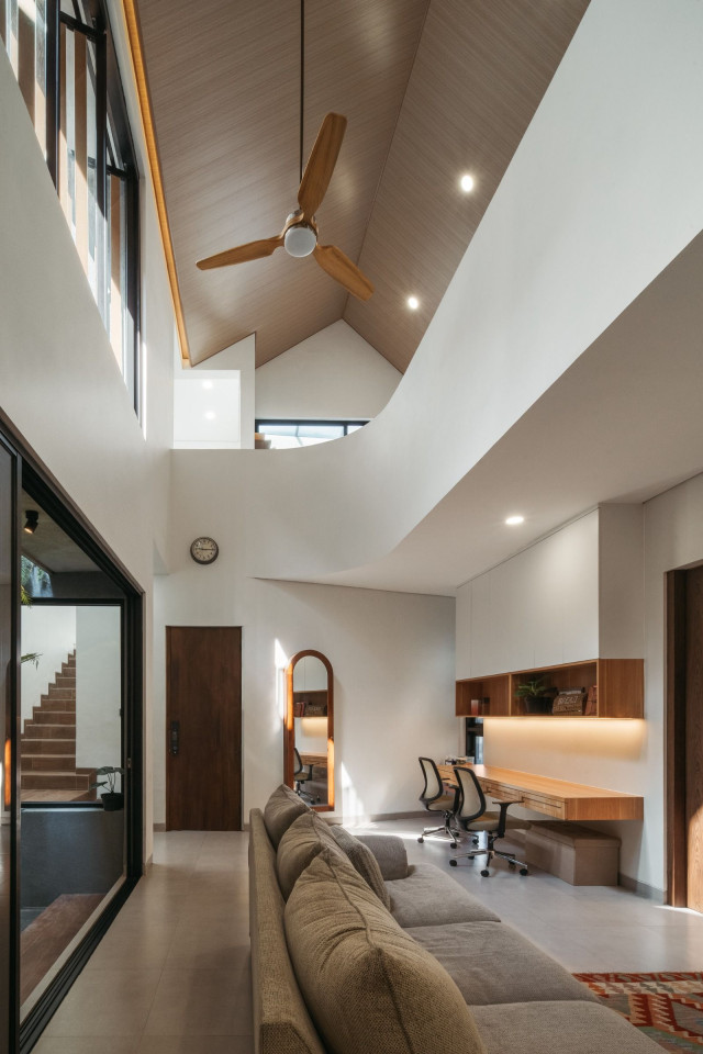 The Duality in the Design of Santhree House