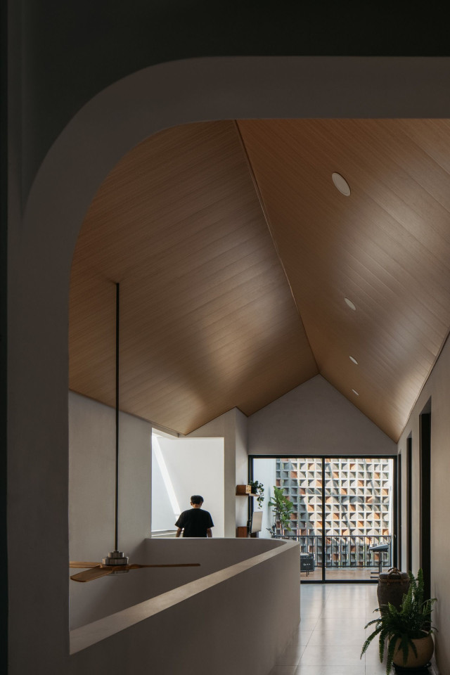 The Duality in the Design of Santhree House