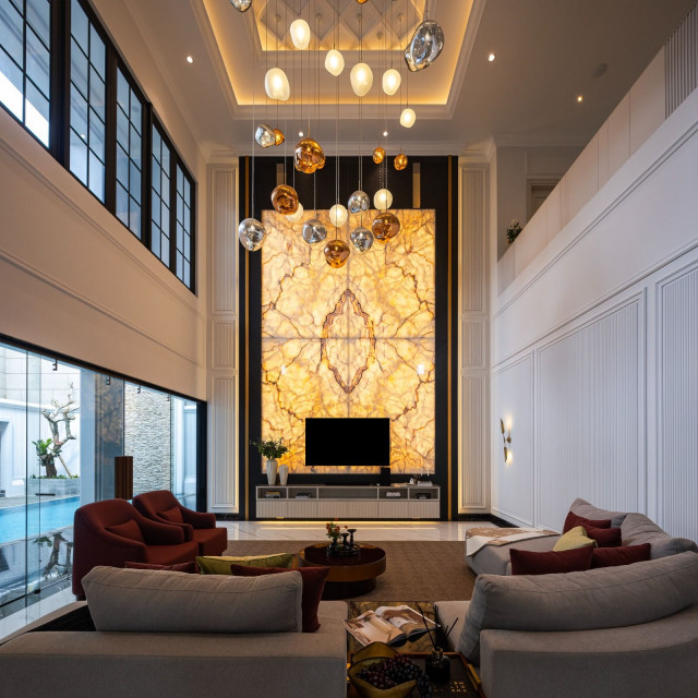 Blanco Mansion Evokes the Beauty of Classics in A Contemporary Narrative
