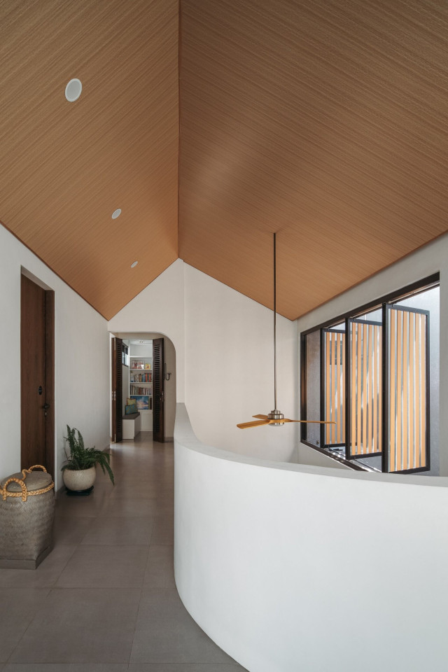 The Duality in the Design of Santhree House