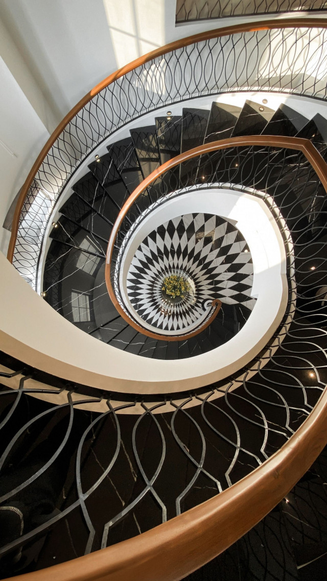 Blanco Mansion Evokes the Beauty of Classics in A Contemporary Narrative