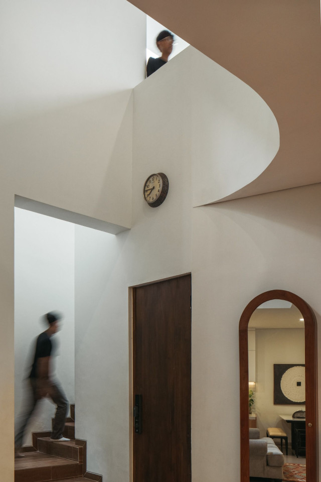 The Duality in the Design of Santhree House