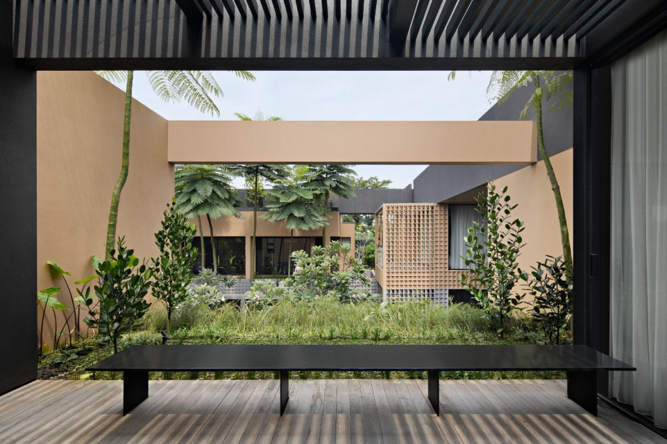 The Gritted Grid, A Multi-Generational Private Retreat with Opulence and Nature in Balance