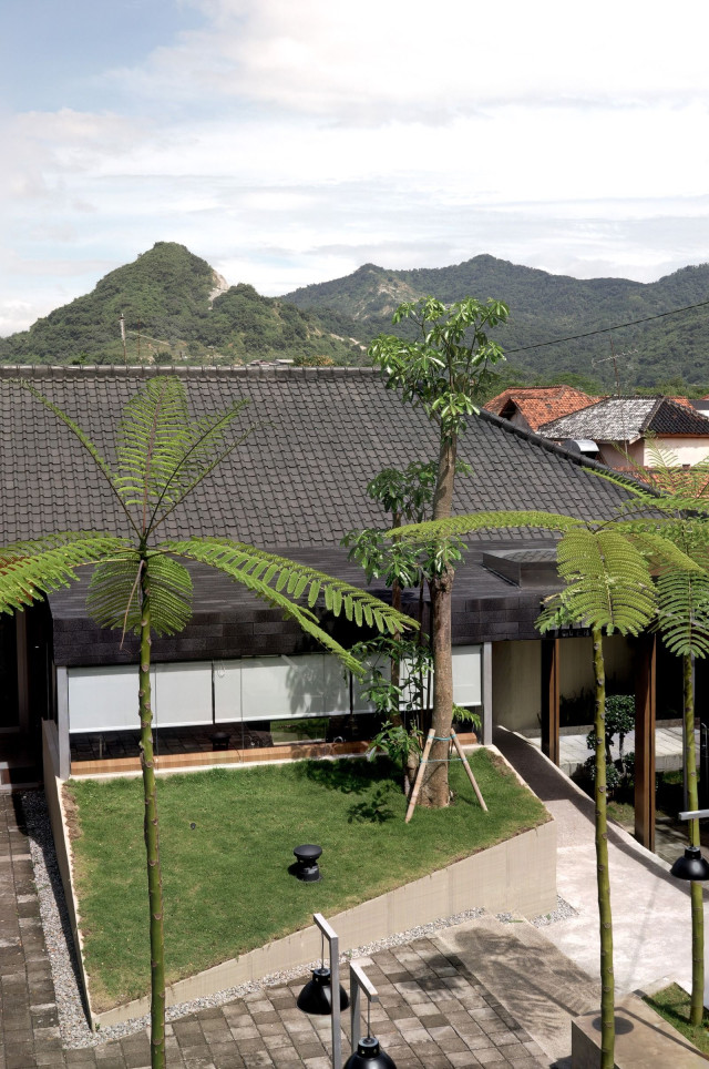 The Implementation of Adaptive Reuse Strategy in Tanaa Coffee