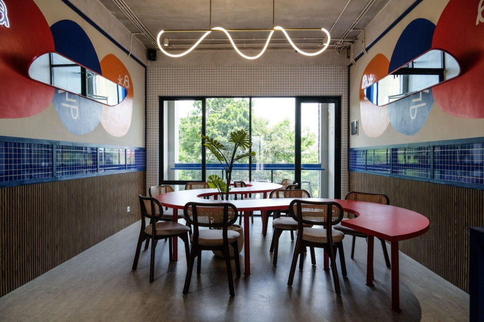 Dirasa Noodles & Coffee Highlights Colour and Form to Elevate Dining Experience