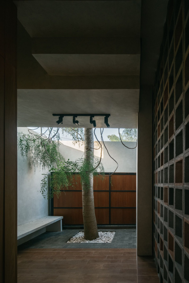 The Duality in the Design of Santhree House