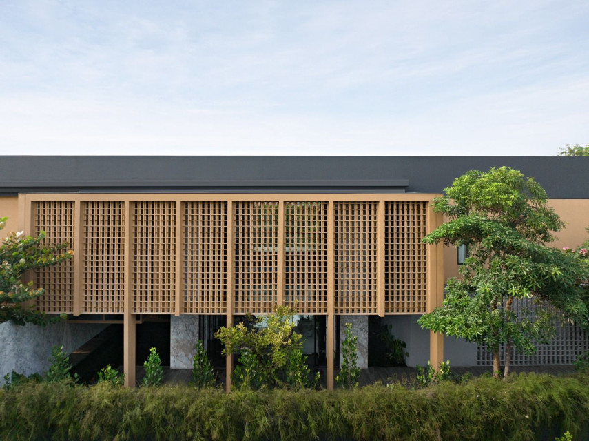 The Gritted Grid, A Multi-Generational Private Retreat with Opulence and Nature in Balance