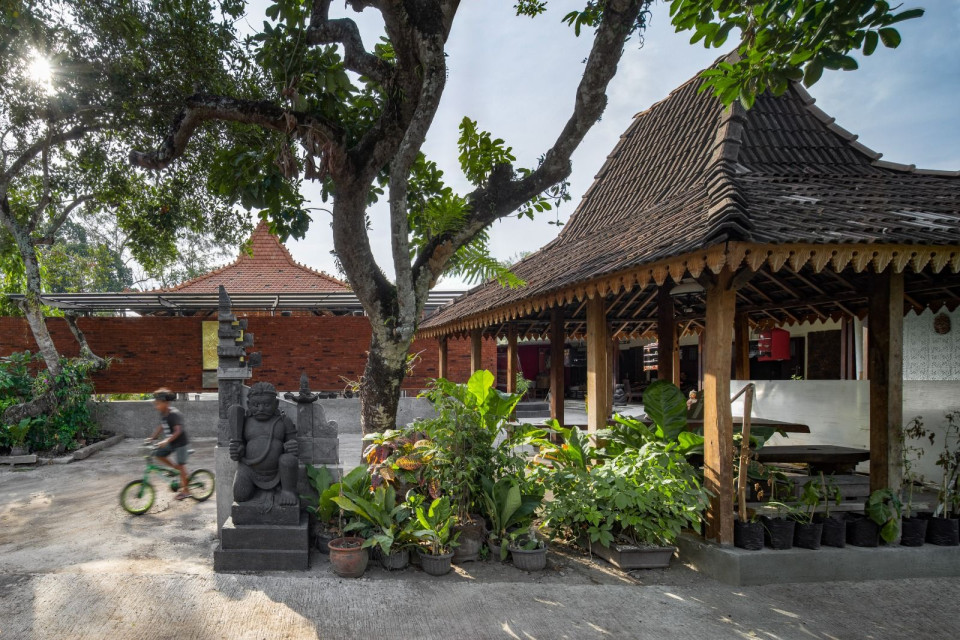 Ad Rem Joglo: Honoring the Past, Serving the Present, Prototyping the Future