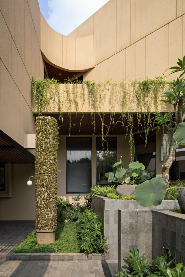 Himawari House, A Calm Retreat Amidst Busy Urban Setting Himawari House, A Calm Retreat Amidst Busy Urban Setting