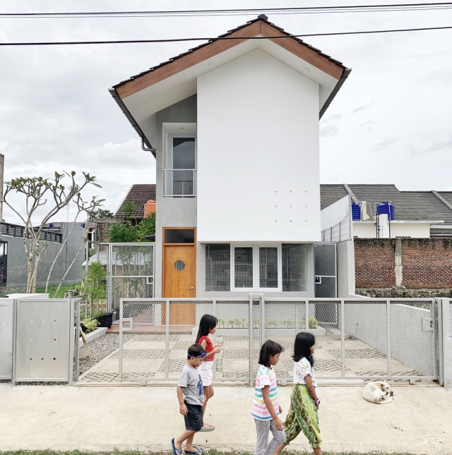 Tritisan Atap dan Fungsi Pentingnya dalam Rumah Tropis